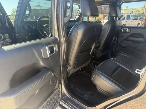 Used 2020 Jeep Gladiator Overland AWD/4WD image 23