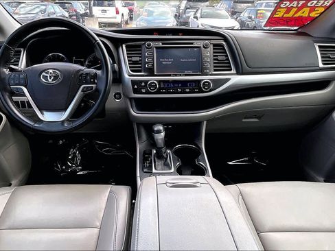 Used 2019 Toyota Highlander XLE image 15