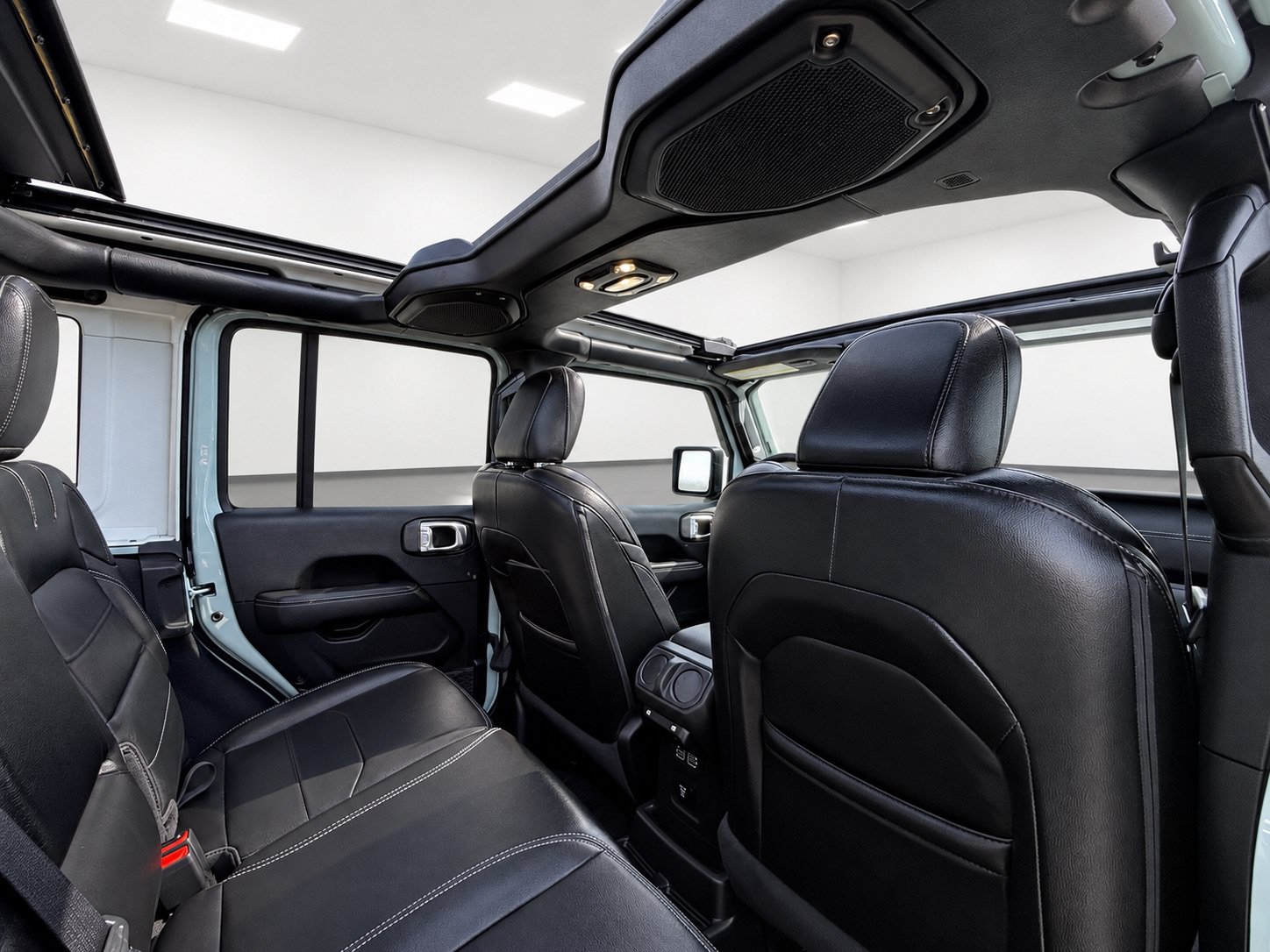 Used 2023 Jeep Wrangler Unlimited Sahara w/ Cold Weather Group AWD/4WD image 50