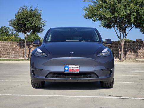 Used 2023 Tesla Model Y Long Range AWD/4WD image 2