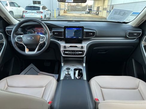 Used 2023 Ford Explorer XLT w/ Equipment Group 202A image 13