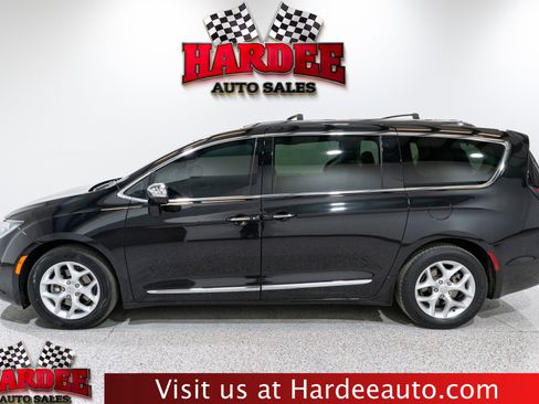 Used 2020 Chrysler Pacifica Limited image 1