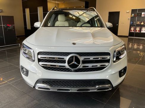 Used 2023 Mercedes-Benz GLB 250 4MATIC w/ Premium Package image 2
