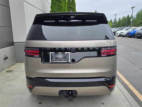 New 2025 Land Rover Discovery Dynamic SE image 6