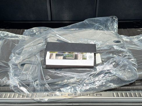 New 2026 Land Rover Defender 110 OCTA image 43