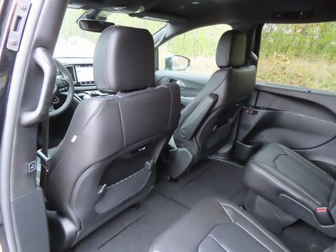 New 2026 Chrysler Pacifica Select w/ S Appearance Package AWD/4WD image 21