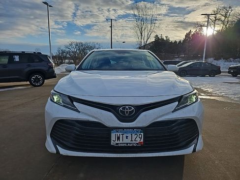 Used 2020 Toyota Camry LE image 3