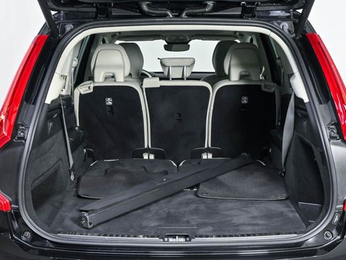 Used 2023 Volvo XC90 B6 Plus AWD/4WD image 30