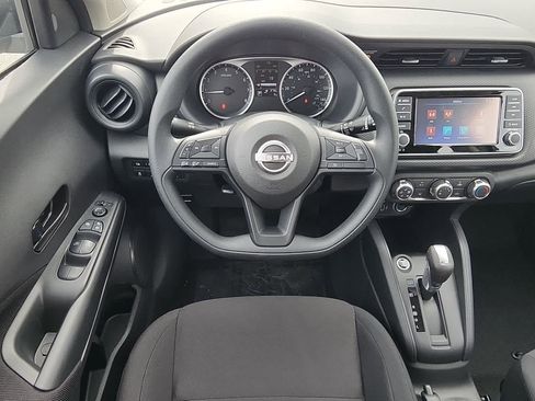 New 2025 Nissan Kicks Play S image 8