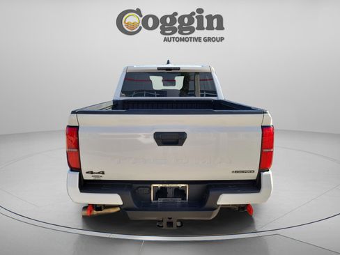 Certified 2025 Toyota Tacoma TRD Off-Road image 4