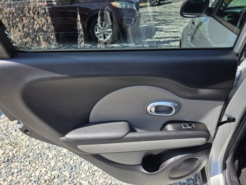 Used 2017 Kia Soul image 17