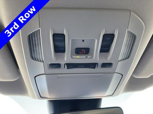 Used 2024 Toyota Highlander Limited image 21