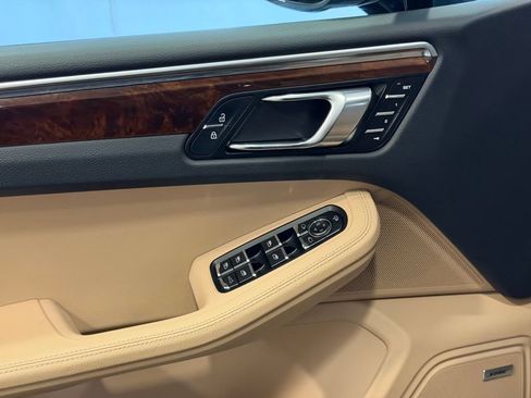 Used 2023 Porsche Macan AWD/4WD image 13