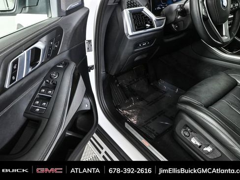 Used 2025 BMW X5 xDrive50e image 8