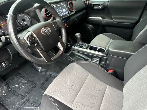Used 2021 Toyota Tacoma TRD Sport w/ Technology Package image 10