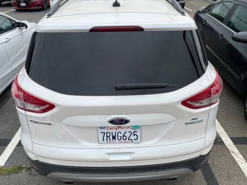 Used 2016 Ford Escape SE w/ SE Leather Comfort Package FWD image 9