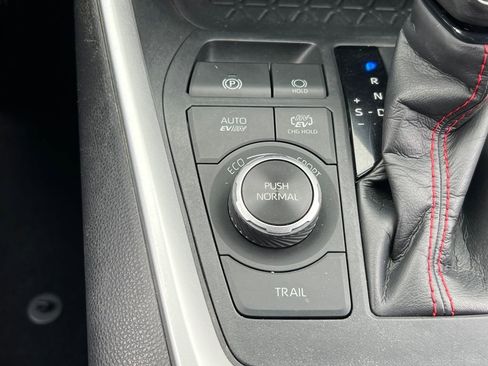 Used 2023 Toyota RAV4 SE image 34