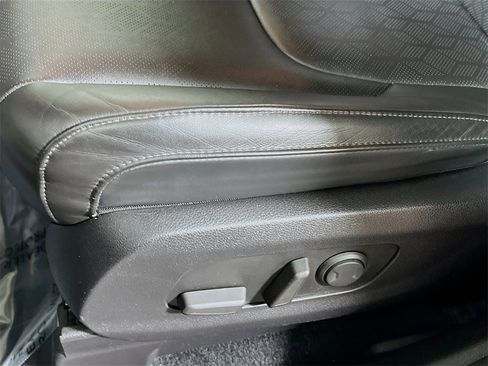 Used 2022 Kia Carnival LX image 18