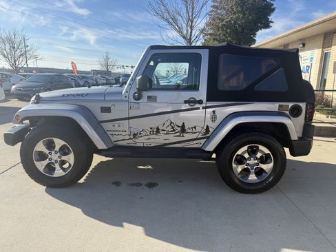 Used 2017 Jeep Wrangler Sahara w/ Connectivity Group image 4