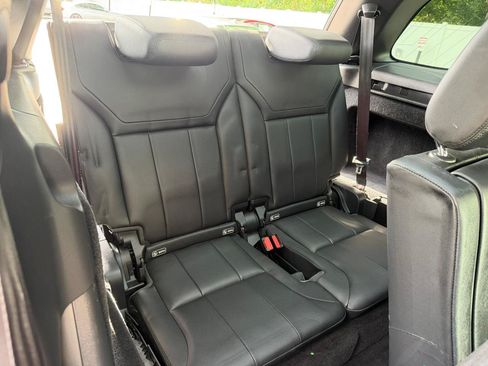 Used 2018 Land Rover Discovery SE AWD/4WD image 40