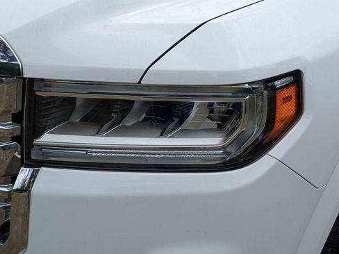 Used 2023 GMC Acadia Denali AWD/4WD image 9