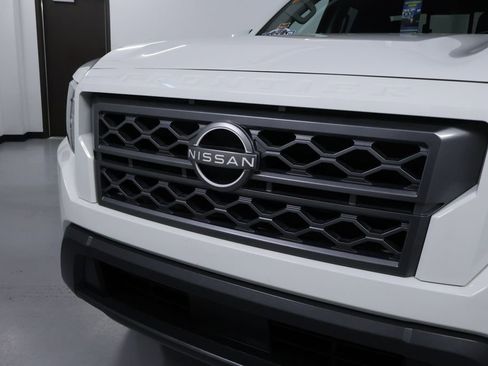 Used 2024 Nissan Frontier SV w/ SV Convenience Package image 9