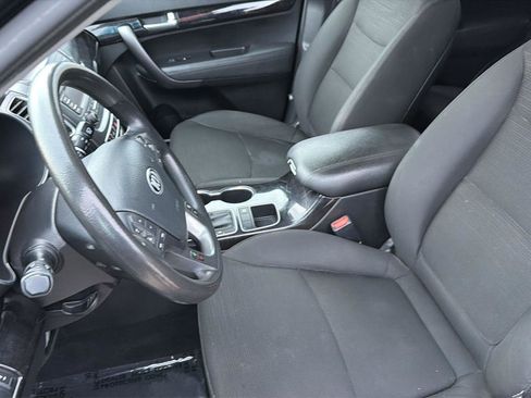 Used 2014 Kia Sorento LX image 17