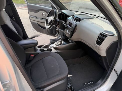Used 2015 Kia Soul FWD image 19