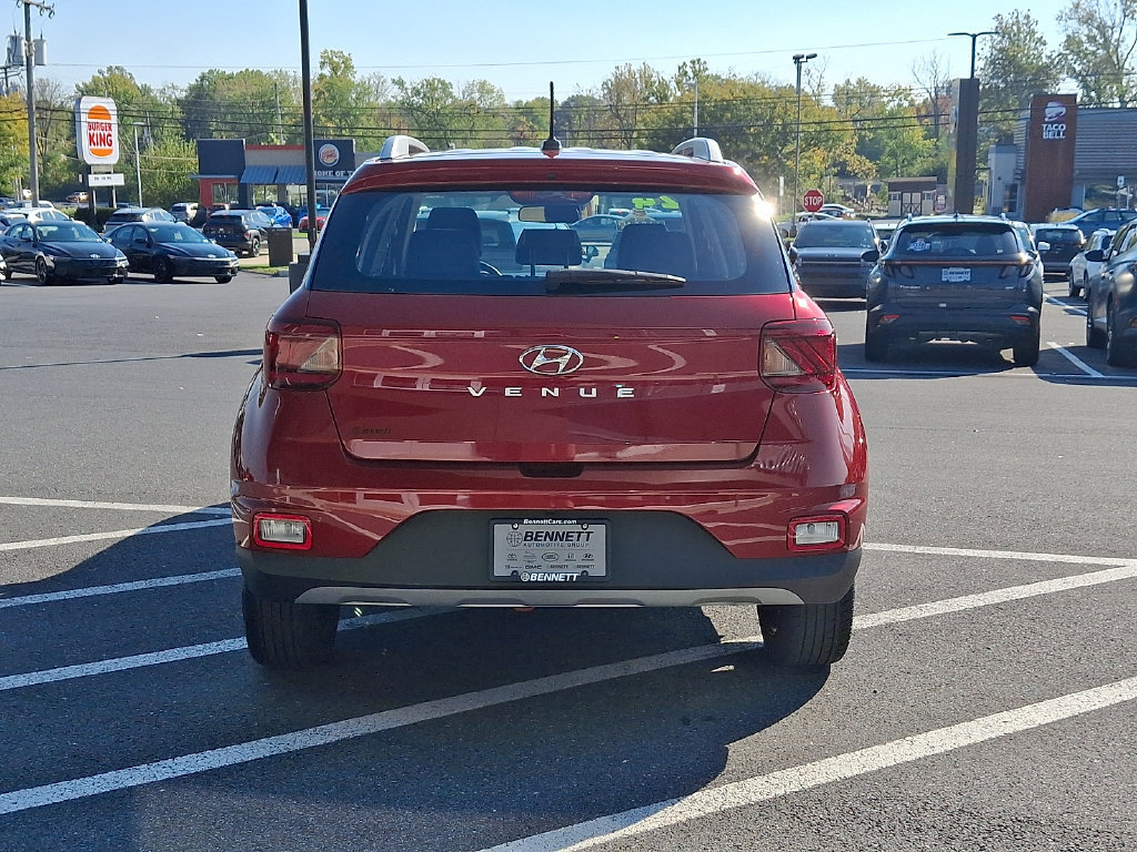 Used 2024 Hyundai Venue Limited FWD image 5