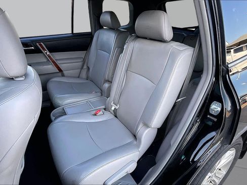 Used 2012 Toyota Highlander Limited w/ Tow Pkg FWD image 19