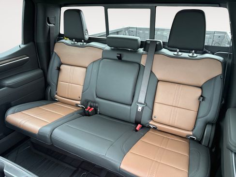 New 2026 Chevrolet Silverado 1500 High Country w/ Technology Package AWD/4WD image 13
