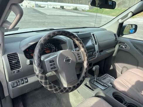 Used 2016 Nissan Frontier SV AWD/4WD image 11