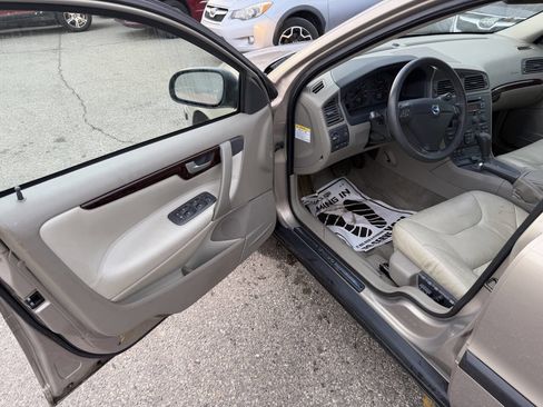 Used 2002 Volvo S60 2.4T image 10