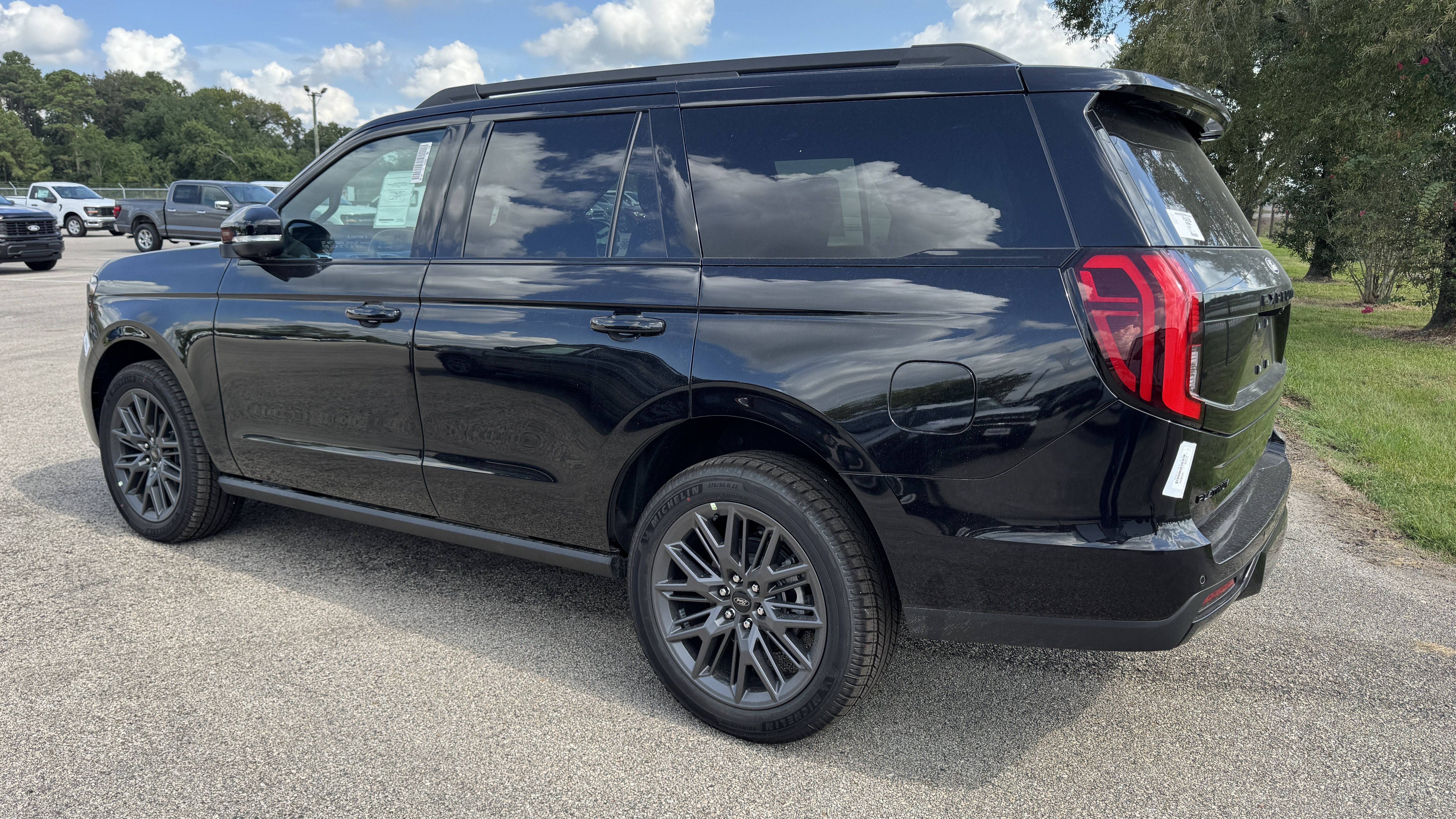 New 2027 Ford Expedition Platinum w/ Stealth Appearance Package AWD/4WD image 3