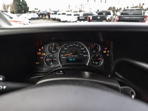 Used 2024 Chevrolet Express 2500 w/ Driver Convenience Package image 15