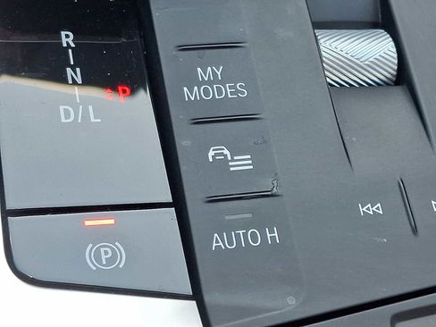 Used 2025 BMW X1 xDrive28i w/ Technology Package image 25