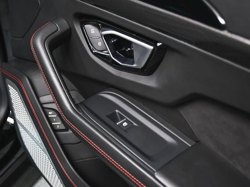 Used 2020 Lamborghini Urus AWD/4WD image 18