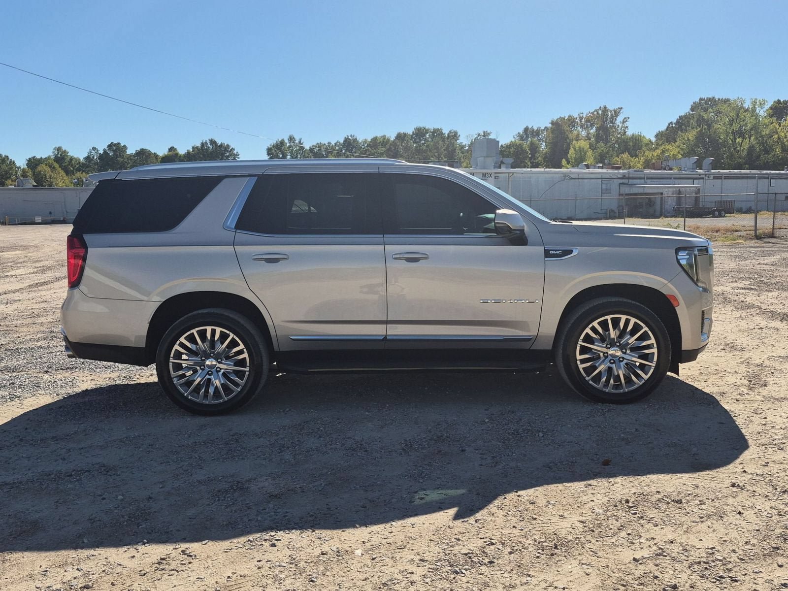 Used 2023 GMC Yukon Denali AWD/4WD image 7