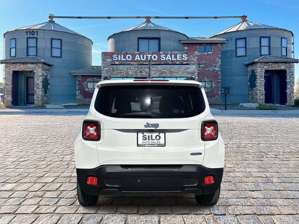 Used 2017 Jeep Renegade Latitude w/ Popular Equipment Group FWD image 4