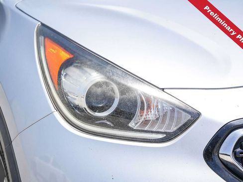 Used 2017 Kia Niro Touring w/ Advanced Technology Package FWD image 4
