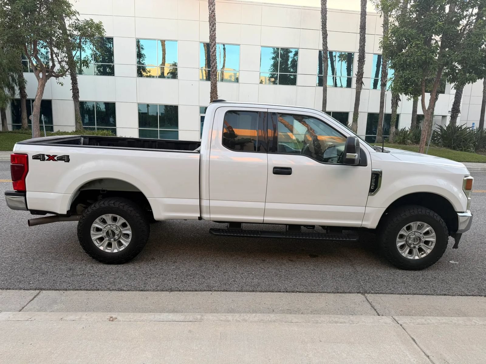 Used 2022 Ford F250 XLT AWD/4WD image 4