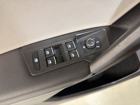 Used 2019 Volkswagen Tiguan SE w/ Panoramic Sunroof Package AWD/4WD image 18