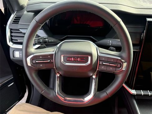 Used 2025 GMC Acadia Elevation image 9