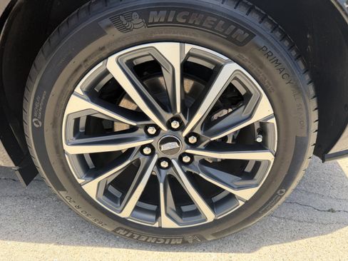 Used 2024 Cadillac Lyriq Sport AWD/4WD image 30
