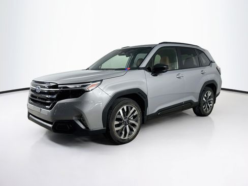 Used 2025 Subaru Forester Touring w/ Popular Package - Touring AWD/4WD image 4