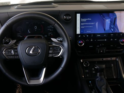 Used 2025 Lexus GX 550 w/ Accessory Package (Z1) AWD/4WD image 18