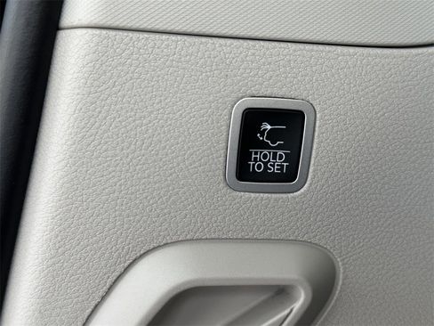 New 2023 Jeep Grand Wagoneer 4WD w/ Flexible Seating Group image 18