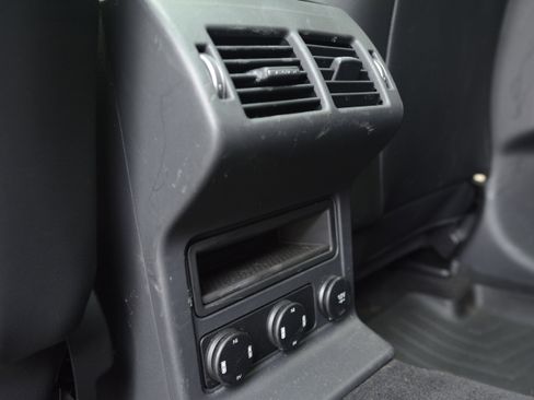 Used 2020 Jaguar F-PACE Premium image 30