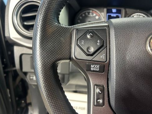 Used 2017 Toyota Tacoma TRD Off-Road AWD/4WD image 19