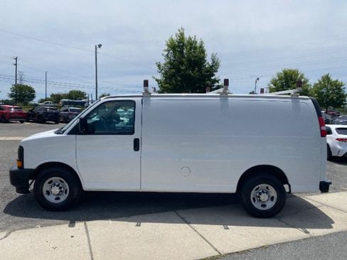 Used 2017 Chevrolet Express 2500 RWD image 2